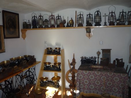 Lampy naftowe i sprzęty gospodarstwa domowego
