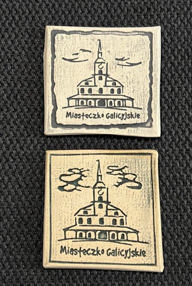 Magnes z wizerunkiem ratusza.